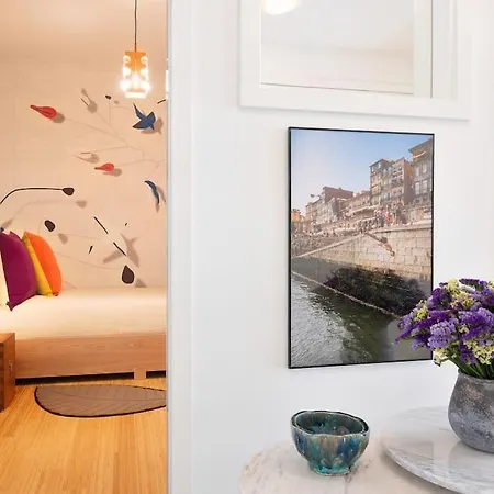 Take Me To Aliados Apartment