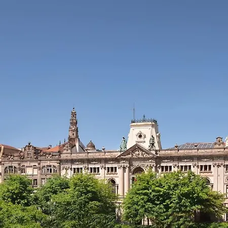 Take Me To Aliados Apartment