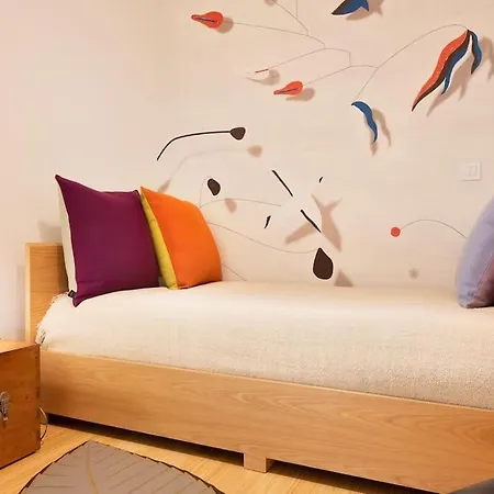 Take Me To Aliados Apartment