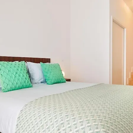 Take Me To Aliados *