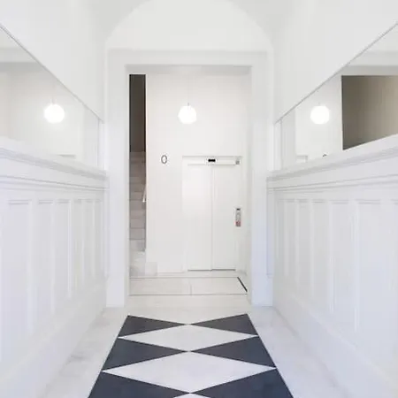 Take Me To Aliados *